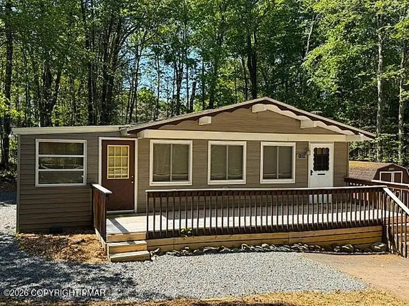 241 Champlain Dr, Tobyhanna, PA 18466