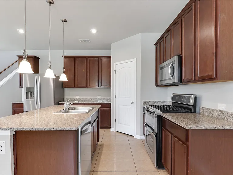 2929 Harvester Ln — Photo 7
