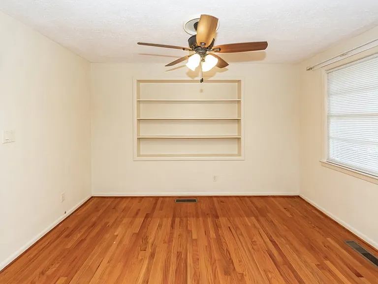 453 Wade Hampton Dr — Photo 9