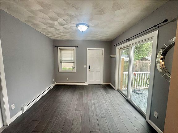 5th image of 42 Locust Glen Dr
