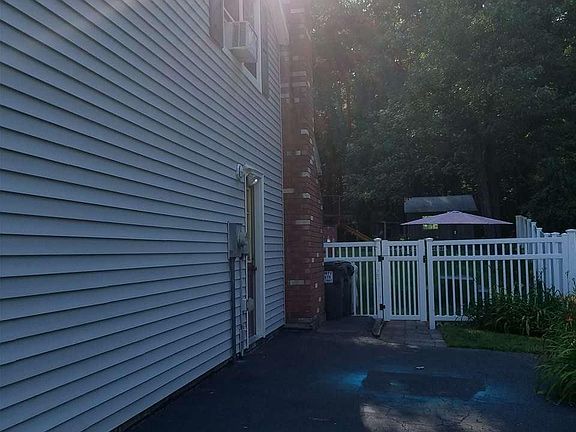 2nd image of 5 Ferndell Spring Dr
