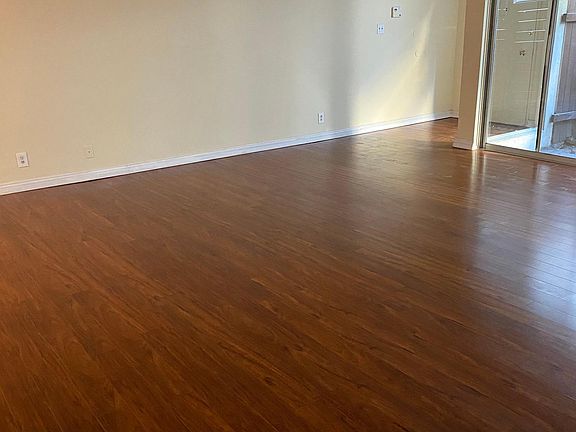 3rd image of 205 S Elm Dr