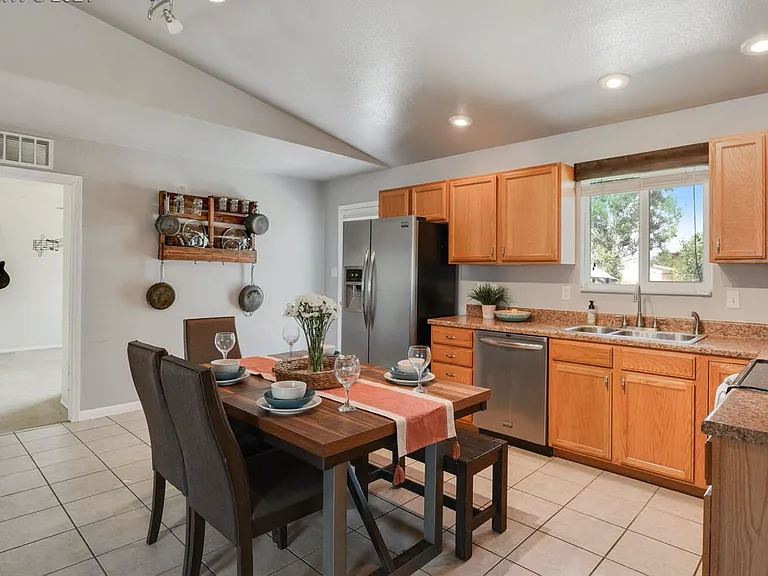 216 S Caddoa Dr — Photo 5