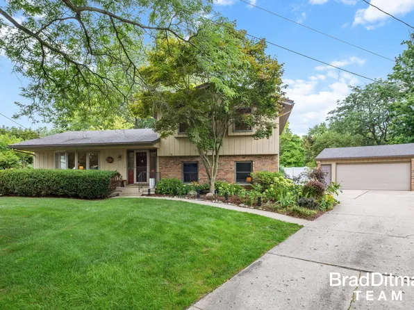 3041 Meadow Way St SE, Grand Rapids, MI 49546
