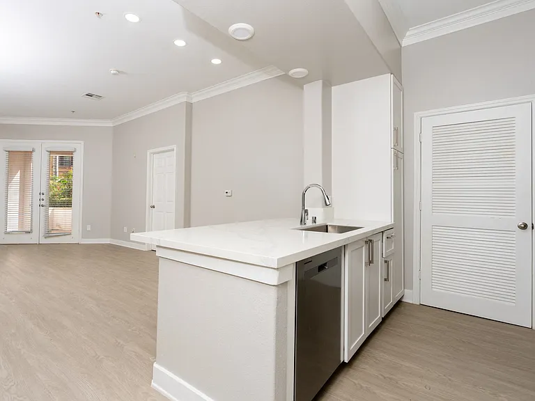 Paladia Luxury Apartments — Photo 136
