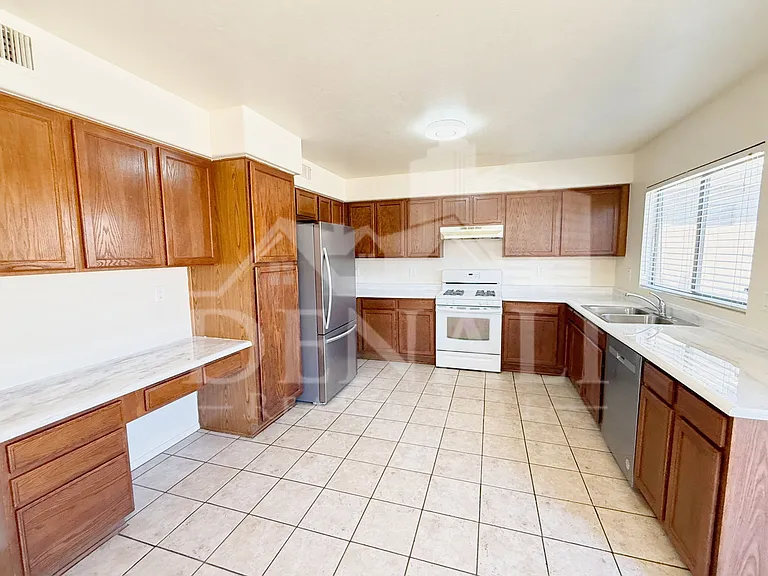 11184 W Palm Ln — Photo 5