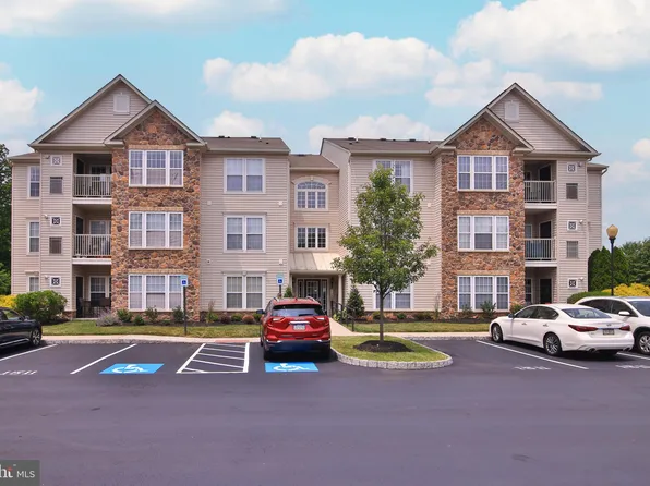 1511 Moore St Unit 202, Bristol, PA 19007