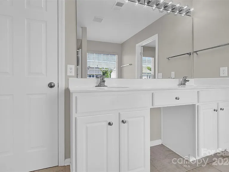 11239 Cypress View Dr — Photo 5