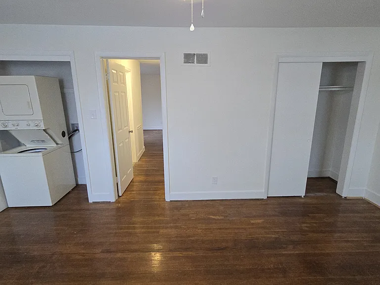 Bedroom / Laundry