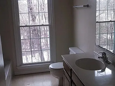 4 bed, 2.5 bath, 2620 sqft, $2,950 — Photo 4