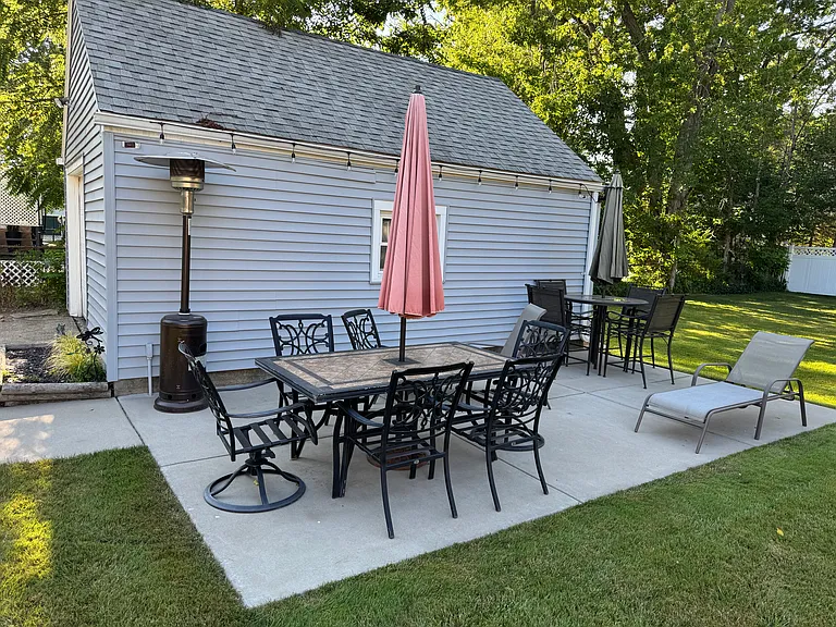 72 Sherwood Ave — Photo 4
