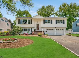 98 Vassar Dr, Paramus Boro, NJ 07652