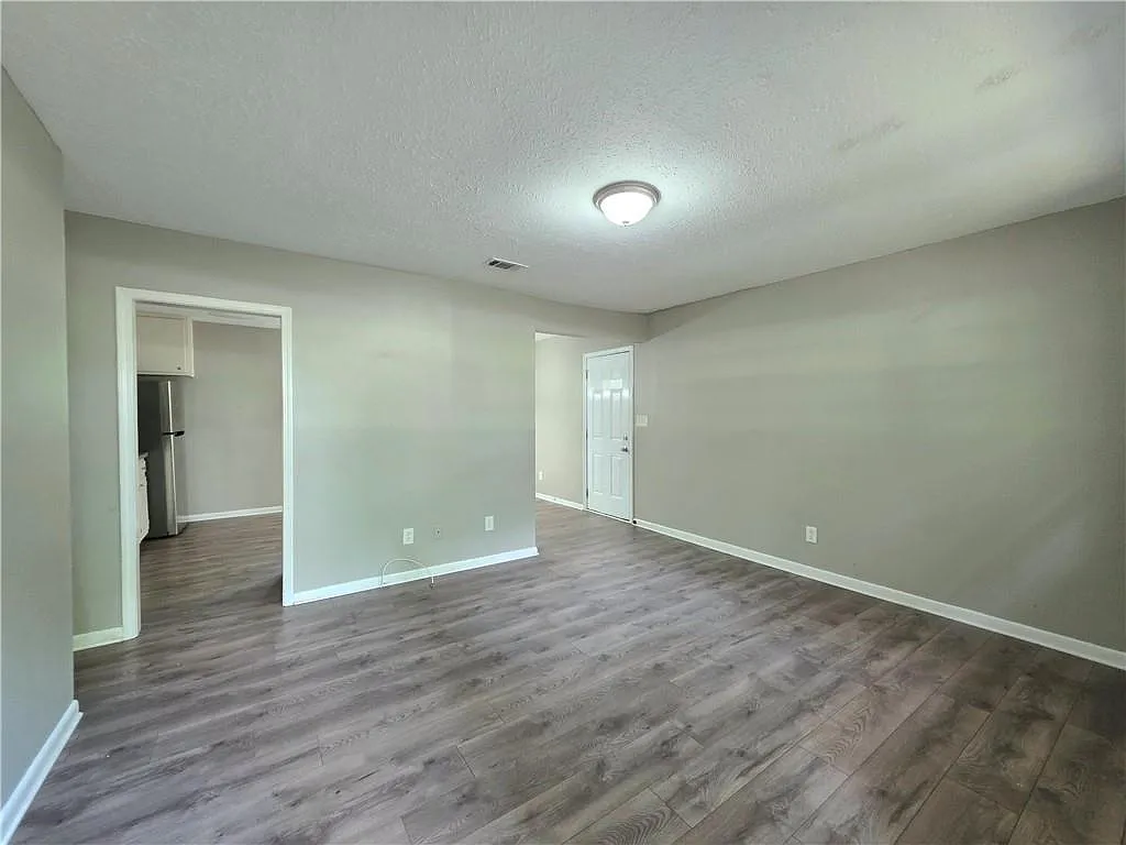 3 bed, 1.0 bath, 1000 sqft, $1,500 — Photo 3