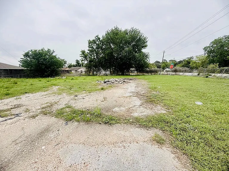 3910 Anderson Rd — Photo 6