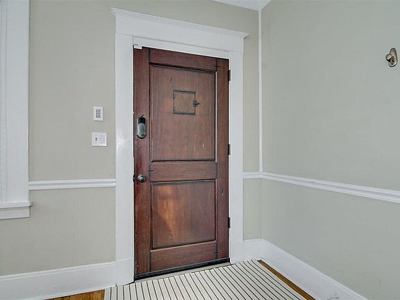 3rd image of 1106 Adrian St