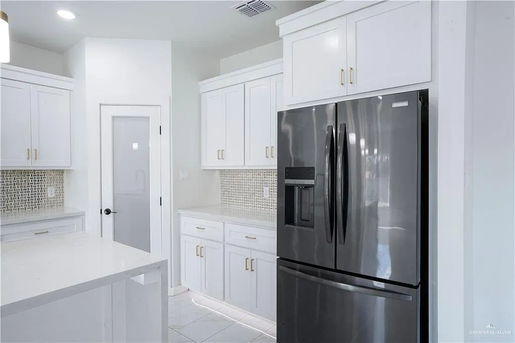 4 bed, 3.5 bath, 2238 sqft, $3,300 — Photo 4