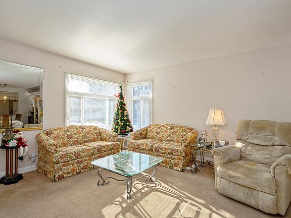 2nd image of 3024 W Rosemont Ave