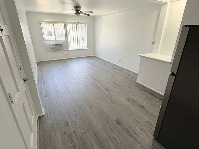 5309-5315 Whitsett Ave — Photo 2
