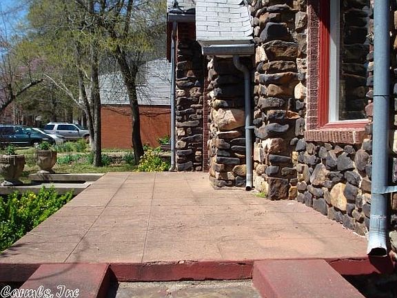 4th image of 1302 Wilson St