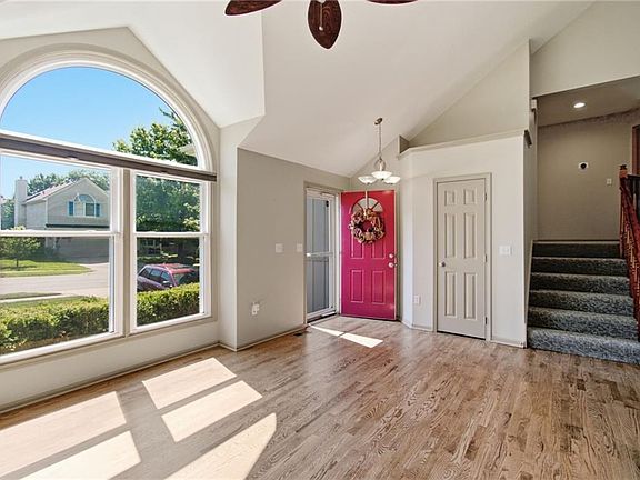 4th image of 7324 N Richmond Ave