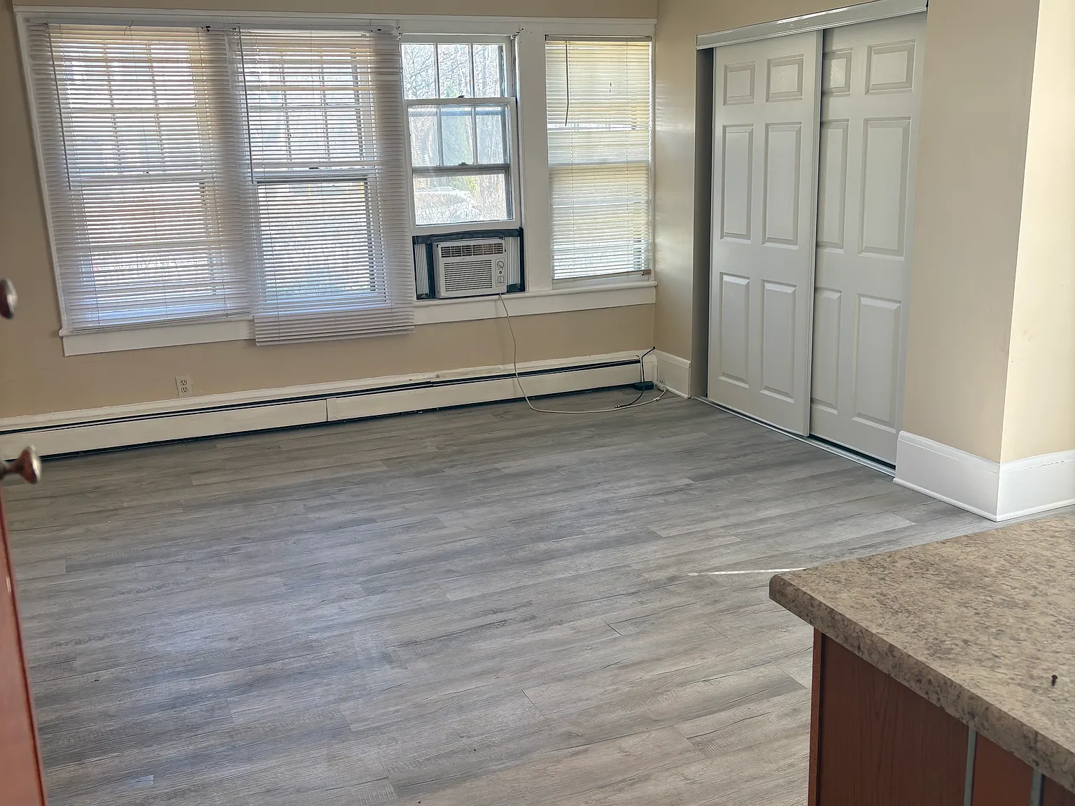 Studio, 400 sqft, $1,400 — Photo 2
