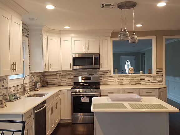 3rd image of 30 Chesterfield Ln