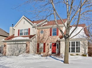 661 Brookstone Rd, Grayslake, IL 60030