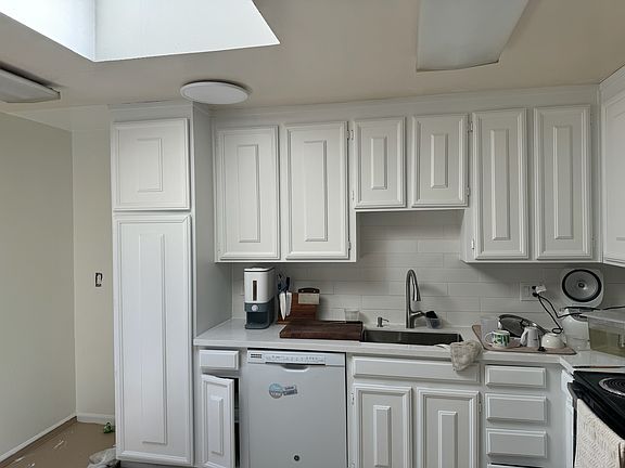 3rd image of 429 Cabrillo St #3