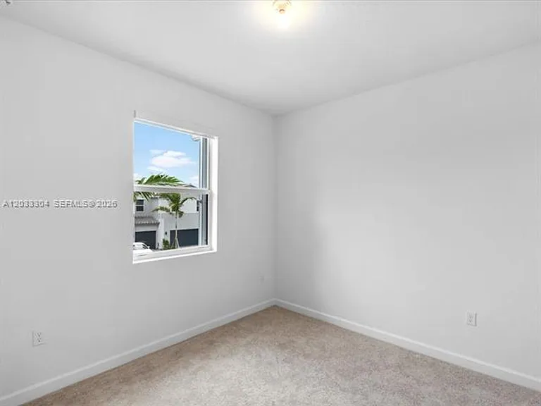 106 SW 184th Pl — Photo 30