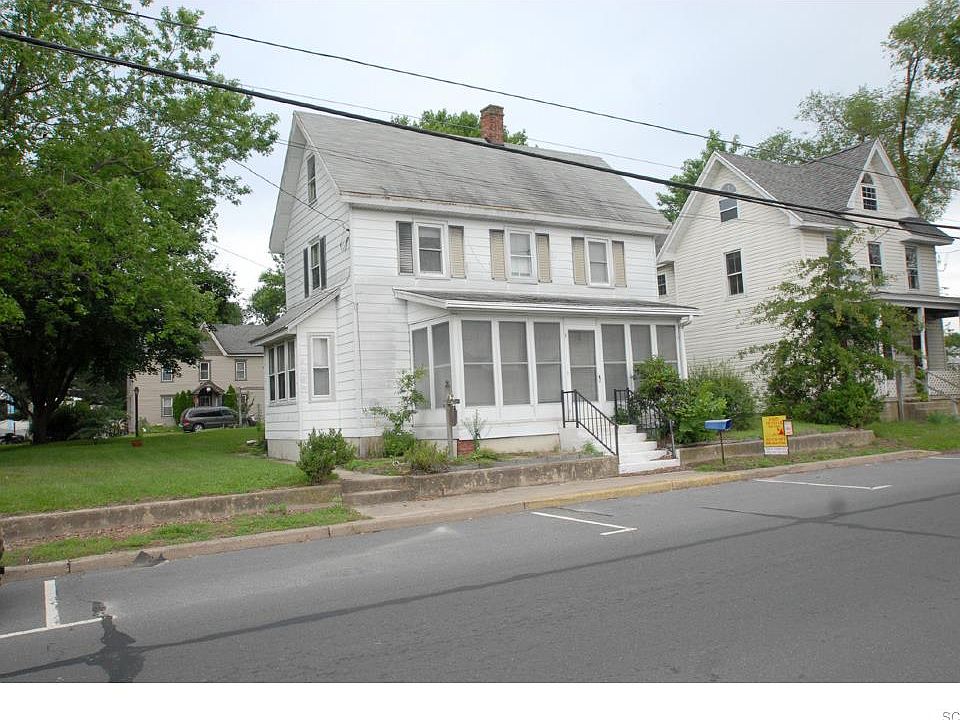 1st image of 121 S Washington St