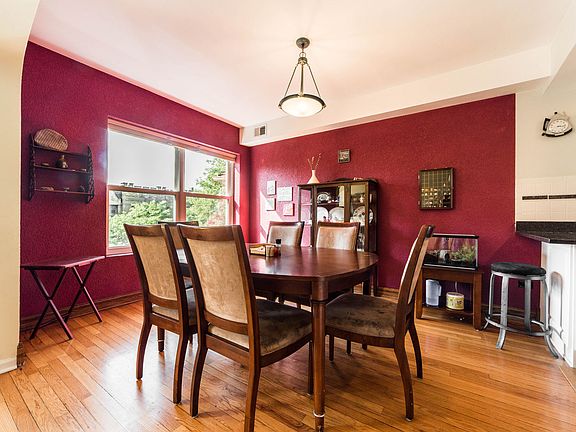 3rd image of 7633 N Bosworth Ave #3N