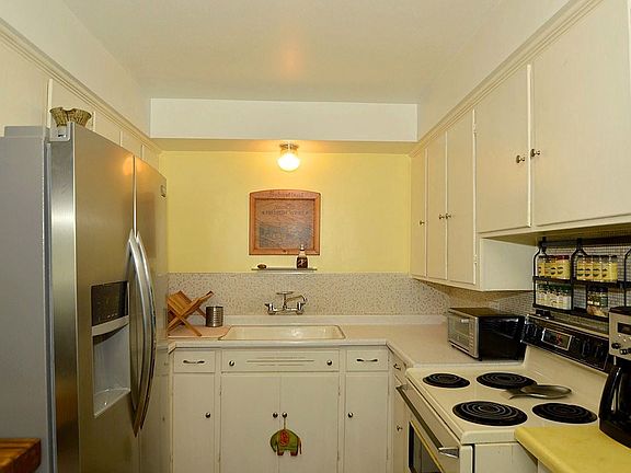 4th image of 4907 N Normandie St