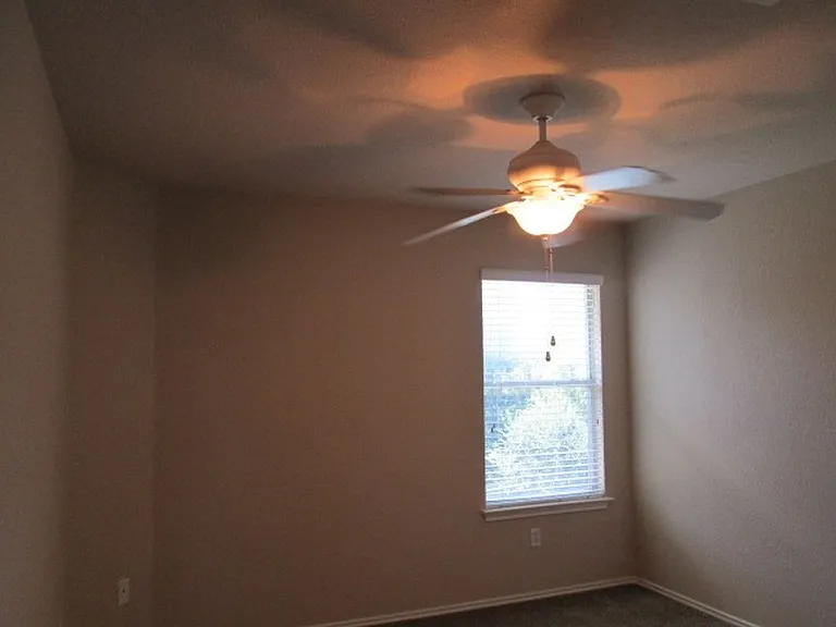 593 Cullen Blvd — Photo 26
