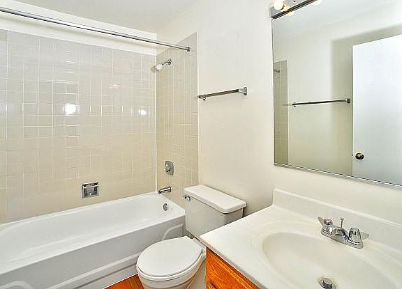 2nd image of 106 Forest Pl #2