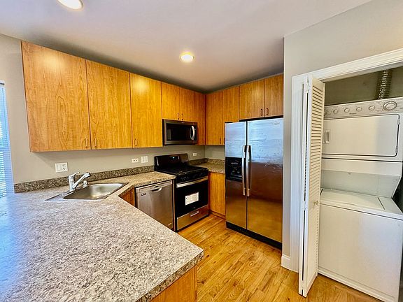 5th image of 1937 W Granville Ave #2