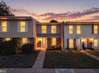 2113 Ferguson Pl, Herndon, VA 20170