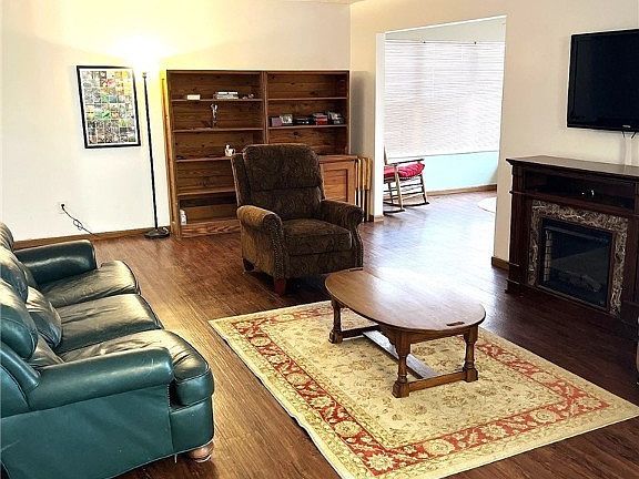 3rd image of 6031 Weymouth Dr