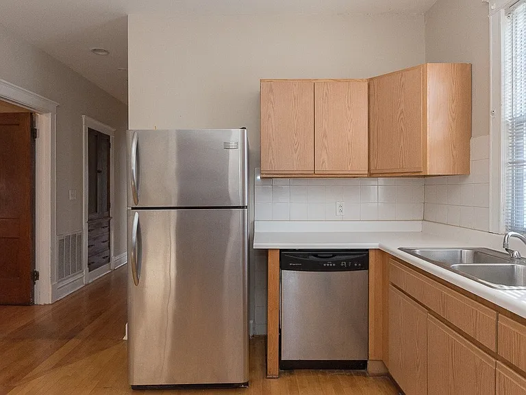 1440 W Addison St #3 — Photo 4