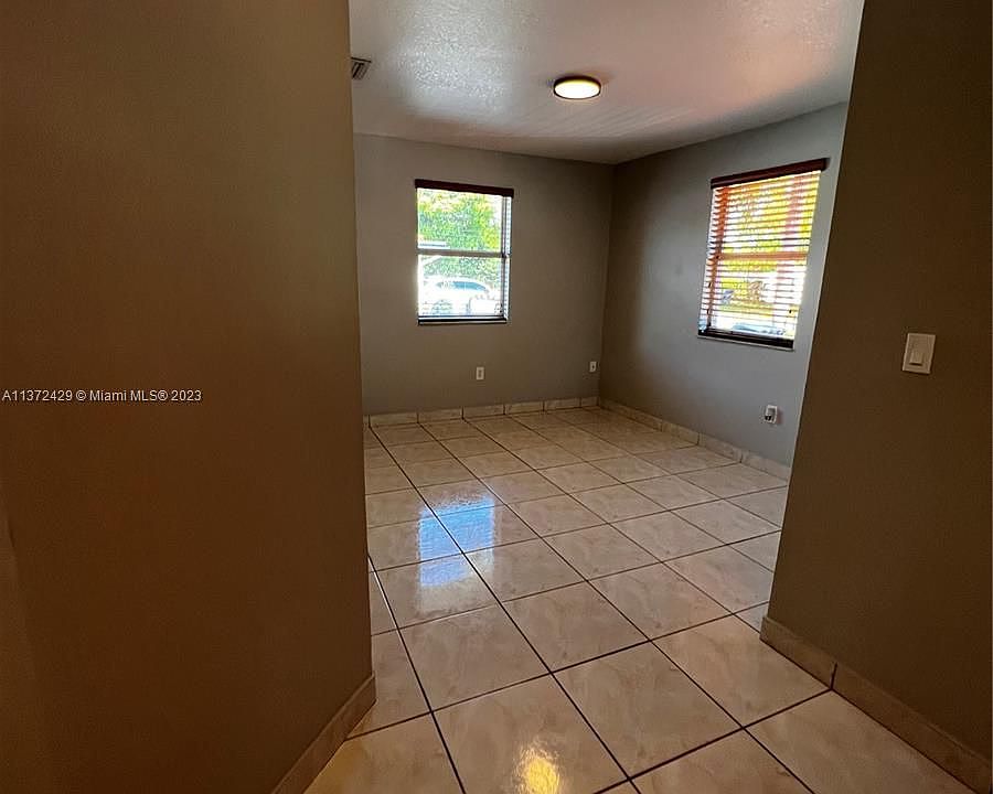 1st image of 16942 SW 94th Ave Unit 0
