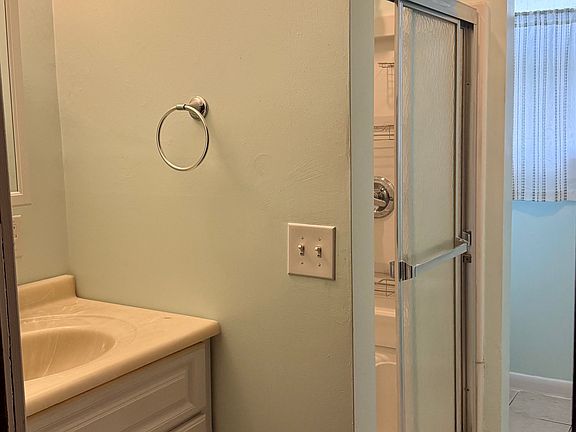 4th image of 1 Euclid Ave #1