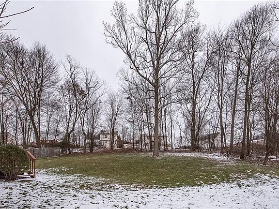 3rd image of 247 Rose Ct N