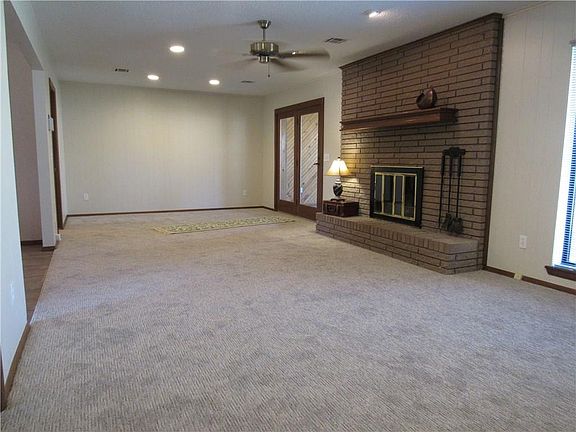 3rd image of 3004 N Tropicana Ave