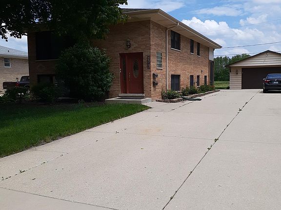 2nd image of 271 Wayne Ct APT 1