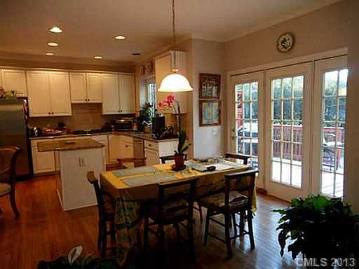 5th image of 7334 Versailles Ln