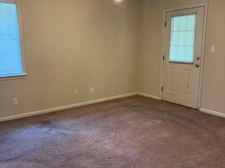 2558 Arlington Dr — Photo 6