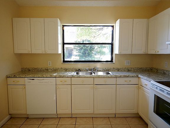 4th image of 24 Peachtree Pl