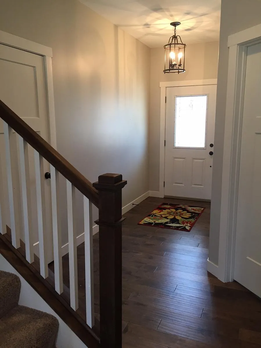 Entrance - 1413 Eagle Ave