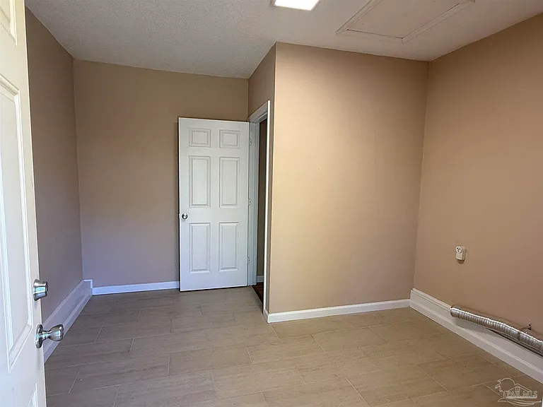 7845 Le Jeune Dr — Photo 33