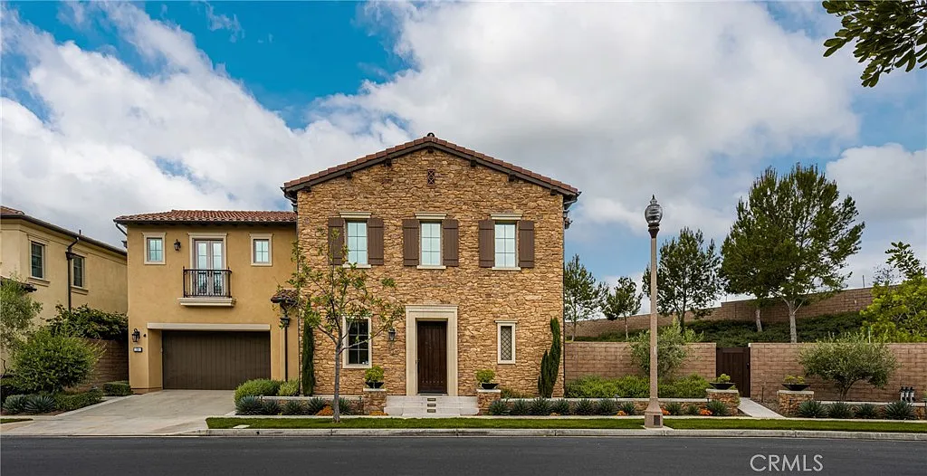 4 bed, 4.5 bath, 2766 sqft, $9,500 — Photo 3