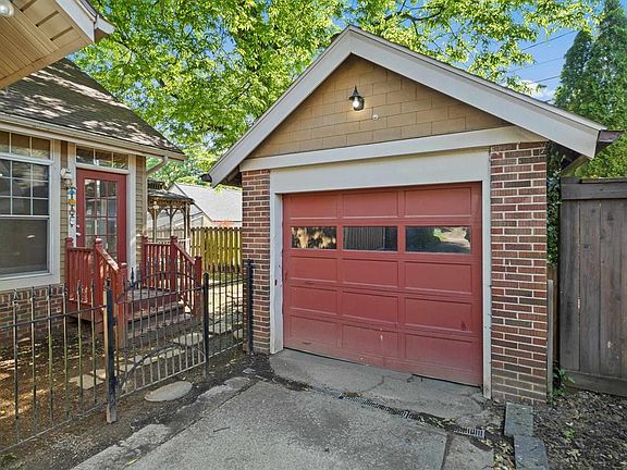 3rd image of 1800 Freeman Ave